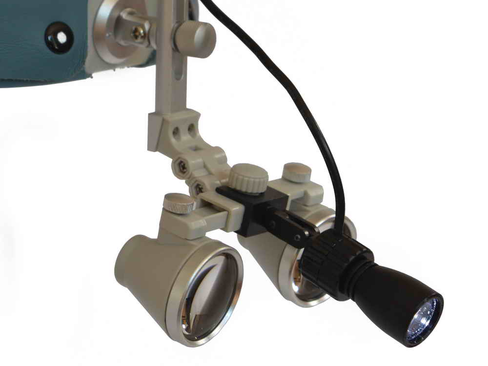 PowerLight spot an LEDental loupe 2,5-fach